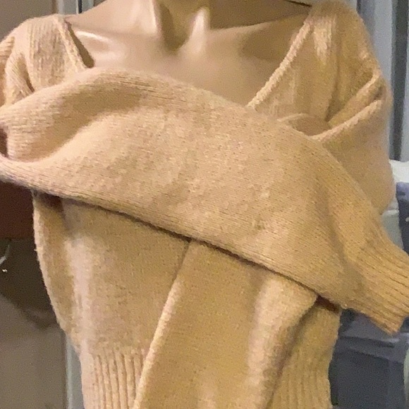 Pretty Little Thing Tan sweater - Picture 3 of 3